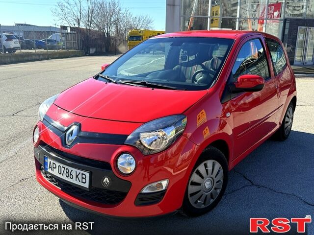 Красный Рено Твинго, объемом двигателя 1.5 л и пробегом 12500 тыс. км за 3900 $, фото 1 на Automoto.ua