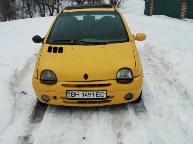 Желтый Рено Твинго, объемом двигателя 1.2 л и пробегом 1 тыс. км за 1000 $, фото 1 на Automoto.ua
