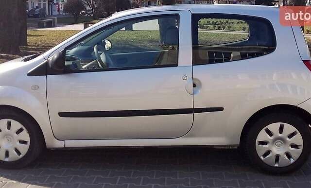 Серый Рено Твинго, объемом двигателя 1.15 л и пробегом 226 тыс. км за 3500 $, фото 1 на Automoto.ua