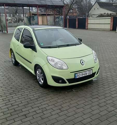 Рено Твінго 2008 у Хусте на Automoto.ua Зелений Рено Твінго, об'ємом двигуна 1.15 л та пробігом 143 тис. км за 3800 $, фото 1 на Automoto.ua