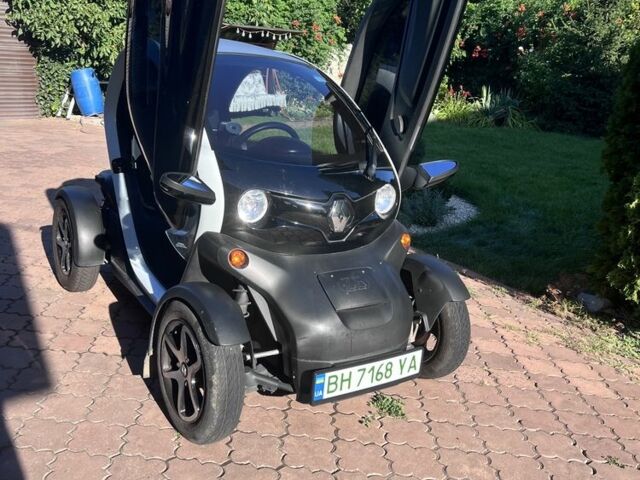 Черный Рено Твизи, объемом двигателя 0 л и пробегом 21 тыс. км за 4600 $, фото 1 на Automoto.ua