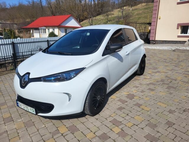 Белый Рено Зое, объемом двигателя 0 л и пробегом 149 тыс. км за 8500 $, фото 1 на Automoto.ua