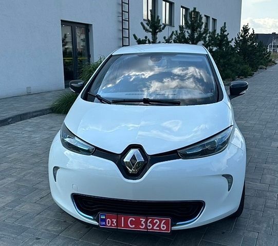 Білий Рено Зое, об'ємом двигуна 0 л та пробігом 116 тис. км за 6800 $, фото 1 на Automoto.ua