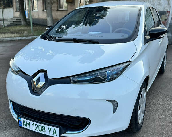 Белый Рено Зое, объемом двигателя 0 л и пробегом 160 тыс. км за 6900 $, фото 1 на Automoto.ua
