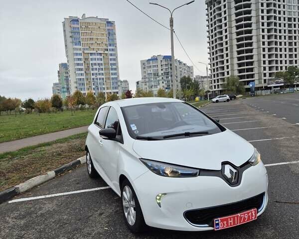 Белый Рено Зое, объемом двигателя 0 л и пробегом 138 тыс. км за 6700 $, фото 1 на Automoto.ua