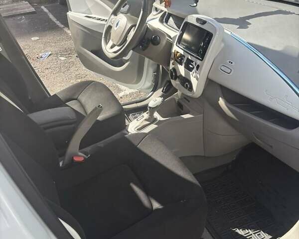 Білий Рено Зое, об'ємом двигуна 0 л та пробігом 180 тис. км за 6400 $, фото 1 на Automoto.ua