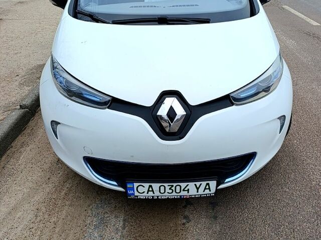 Белый Рено Зое, объемом двигателя 0 л и пробегом 183 тыс. км за 7500 $, фото 1 на Automoto.ua