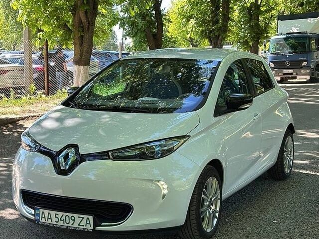 Белый Рено Зое, объемом двигателя 0 л и пробегом 27 тыс. км за 7700 $, фото 1 на Automoto.ua