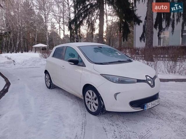 Белый Рено Зое, объемом двигателя 0 л и пробегом 170 тыс. км за 5450 $, фото 1 на Automoto.ua