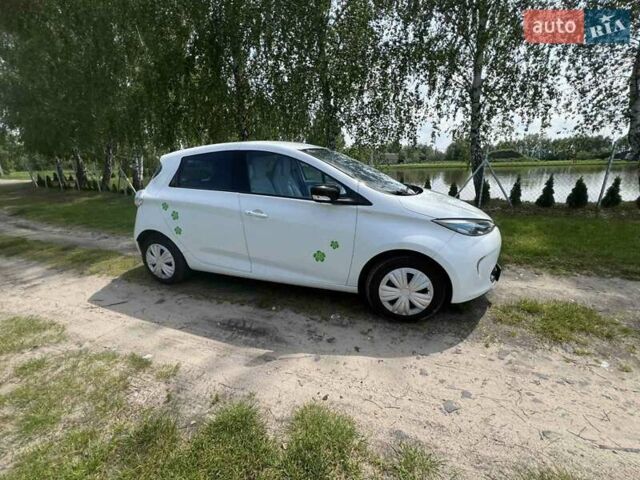 Белый Рено Зое, объемом двигателя 0 л и пробегом 144 тыс. км за 5999 $, фото 1 на Automoto.ua