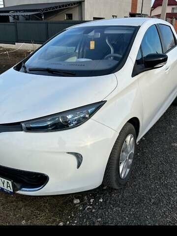Белый Рено Зое, объемом двигателя 0 л и пробегом 75 тыс. км за 6400 $, фото 1 на Automoto.ua