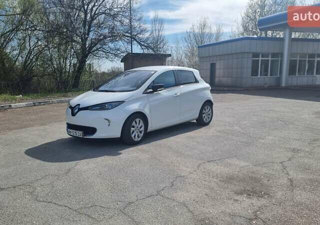 Белый Рено Зое, объемом двигателя 0 л и пробегом 140 тыс. км за 7900 $, фото 1 на Automoto.ua