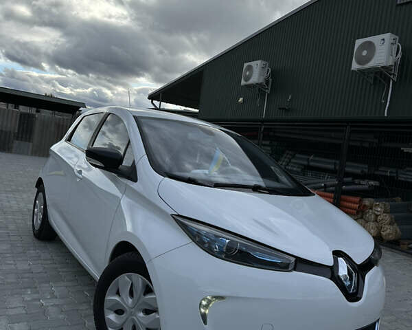 Белый Рено Зое, объемом двигателя 0 л и пробегом 106 тыс. км за 6550 $, фото 1 на Automoto.ua