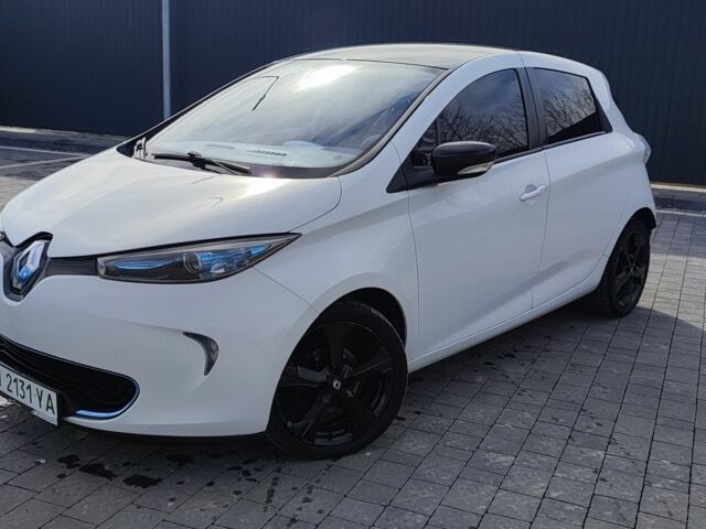 Белый Рено Зое, объемом двигателя 0 л и пробегом 78 тыс. км за 6400 $, фото 1 на Automoto.ua