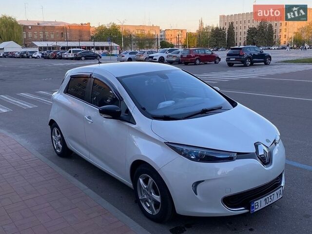 Белый Рено Зое, объемом двигателя 0 л и пробегом 132 тыс. км за 7000 $, фото 1 на Automoto.ua