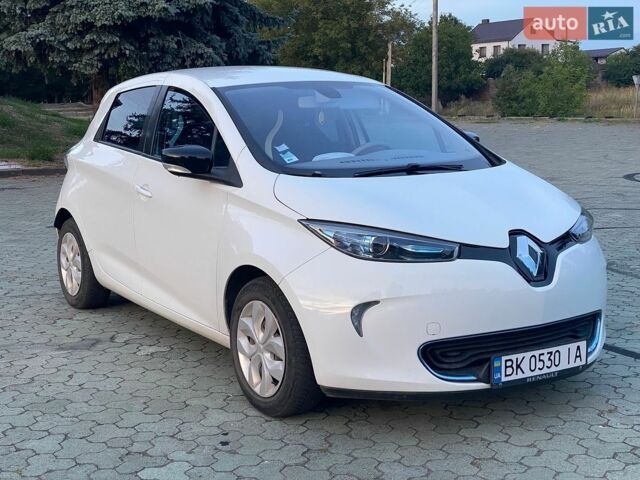 Білий Рено Зое, об'ємом двигуна 0 л та пробігом 100 тис. км за 7000 $, фото 1 на Automoto.ua