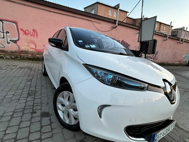 Белый Рено Зое, объемом двигателя 0 л и пробегом 96 тыс. км за 6649 $, фото 1 на Automoto.ua