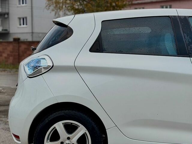 Білий Рено Зое, об'ємом двигуна 0 л та пробігом 84 тис. км за 6990 $, фото 1 на Automoto.ua