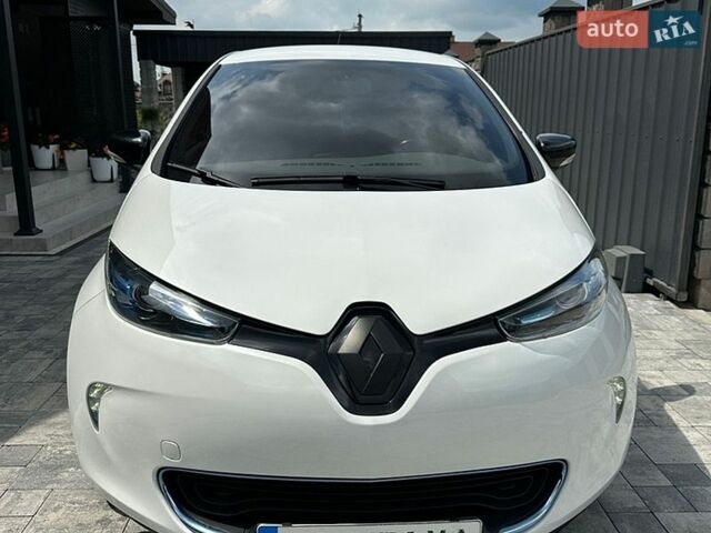Белый Рено Зое, объемом двигателя 0 л и пробегом 179 тыс. км за 5800 $, фото 1 на Automoto.ua