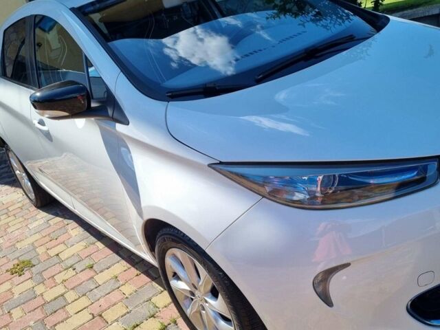 Белый Рено Зое, объемом двигателя 0 л и пробегом 60 тыс. км за 7400 $, фото 1 на Automoto.ua