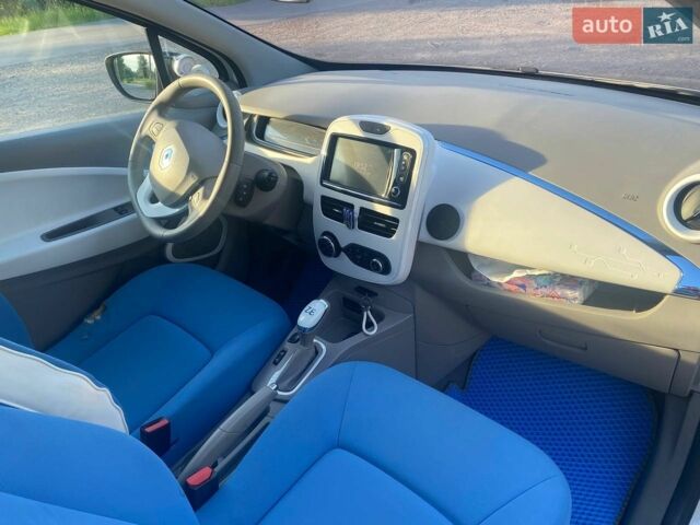 Белый Рено Зое, объемом двигателя 0 л и пробегом 95 тыс. км за 6200 $, фото 1 на Automoto.ua