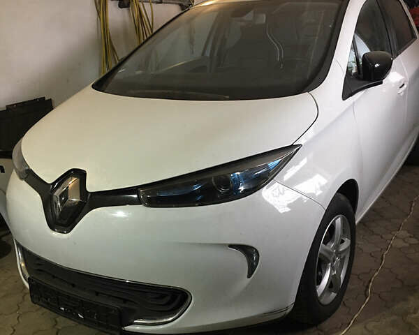 Белый Рено Зое, объемом двигателя 0 л и пробегом 201 тыс. км за 3990 $, фото 1 на Automoto.ua