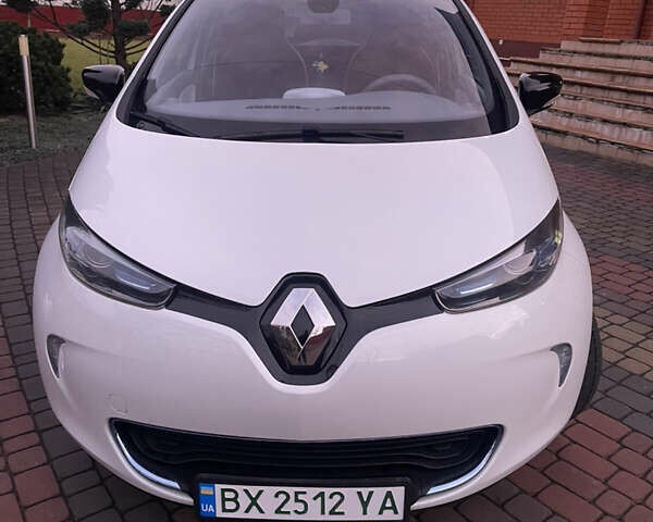 Белый Рено Зое, объемом двигателя 0 л и пробегом 155 тыс. км за 6800 $, фото 1 на Automoto.ua