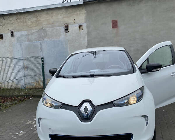 Белый Рено Зое, объемом двигателя 0 л и пробегом 211 тыс. км за 5800 $, фото 1 на Automoto.ua