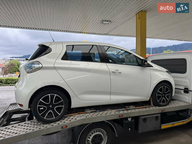 Белый Рено Зое, объемом двигателя 0 л и пробегом 80 тыс. км за 4399 $, фото 1 на Automoto.ua
