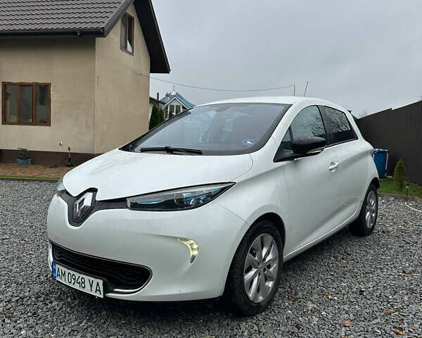 Белый Рено Зое, объемом двигателя 0 л и пробегом 90 тыс. км за 6600 $, фото 1 на Automoto.ua