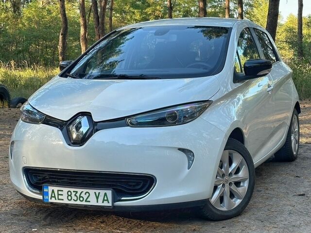 Белый Рено Зое, объемом двигателя 0 л и пробегом 93 тыс. км за 6500 $, фото 1 на Automoto.ua