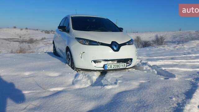 Белый Рено Зое, объемом двигателя 0 л и пробегом 86 тыс. км за 6800 $, фото 1 на Automoto.ua