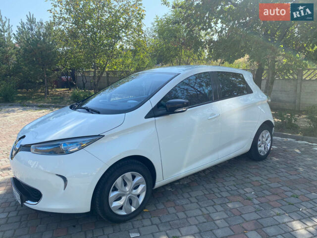 Белый Рено Зое, объемом двигателя 0 л и пробегом 95 тыс. км за 7300 $, фото 1 на Automoto.ua