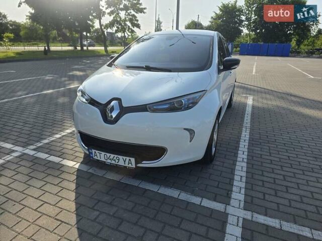 Белый Рено Зое, объемом двигателя 0 л и пробегом 77 тыс. км за 7300 $, фото 1 на Automoto.ua