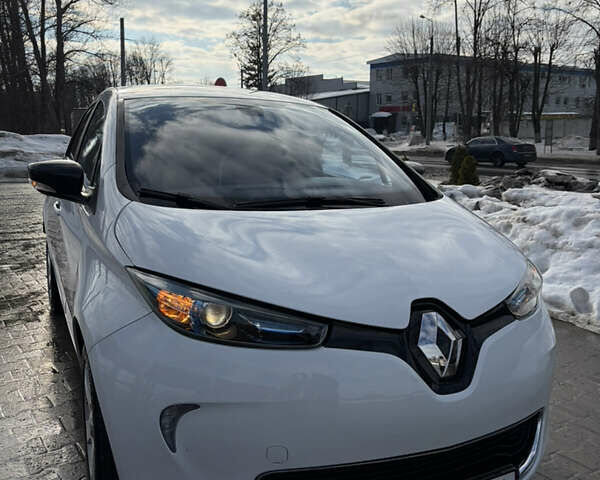 Белый Рено Зое, объемом двигателя 0 л и пробегом 107 тыс. км за 6800 $, фото 1 на Automoto.ua