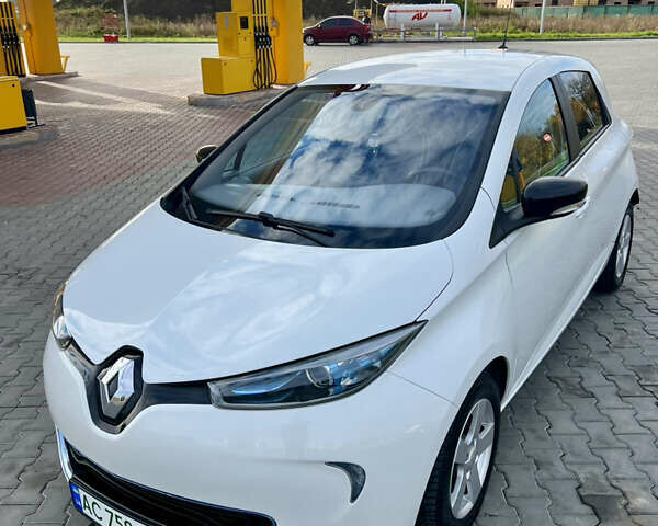 Рено Зое 2014 в Луцке на Automoto.ua Белый Рено Зое, объемом двигателя 0 л и пробегом 87 тыс. км за 6700 $, фото 1 на Automoto.ua