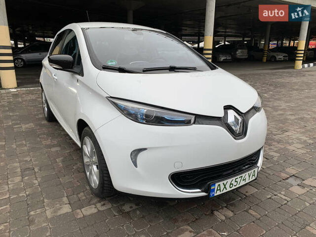 Белый Рено Зое, объемом двигателя 0 л и пробегом 64 тыс. км за 7600 $, фото 1 на Automoto.ua