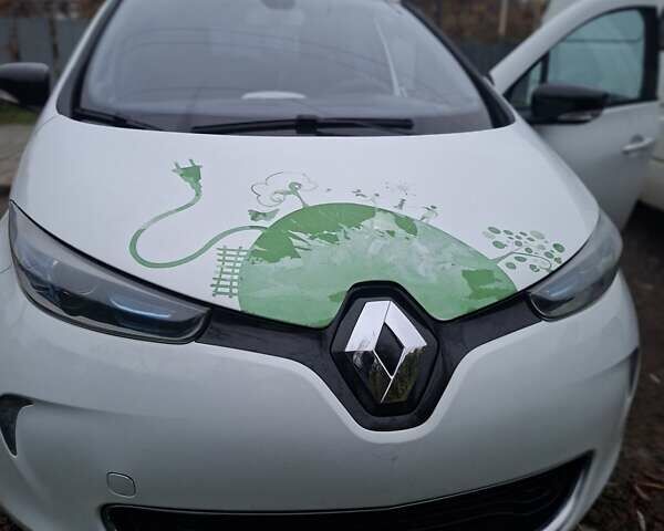 Белый Рено Зое, объемом двигателя 0 л и пробегом 240 тыс. км за 6800 $, фото 1 на Automoto.ua