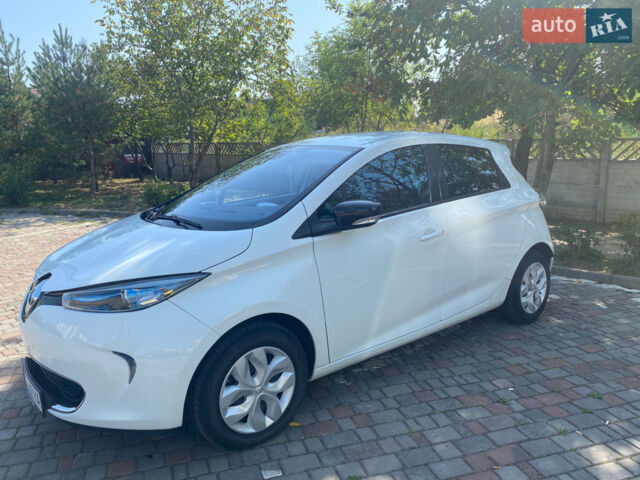 Белый Рено Зое, объемом двигателя 0 л и пробегом 95 тыс. км за 7300 $, фото 1 на Automoto.ua