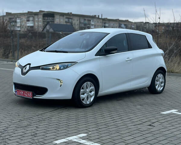 Белый Рено Зое, объемом двигателя 0 л и пробегом 50 тыс. км за 6300 $, фото 1 на Automoto.ua
