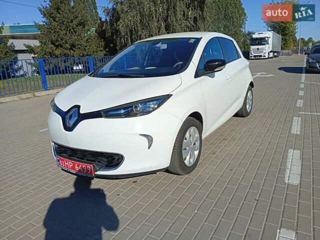 Белый Рено Зое, объемом двигателя 0 л и пробегом 100 тыс. км за 5600 $, фото 1 на Automoto.ua