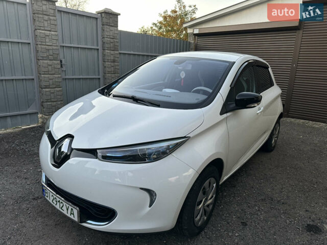 Белый Рено Зое, объемом двигателя 0 л и пробегом 41 тыс. км за 7100 $, фото 1 на Automoto.ua