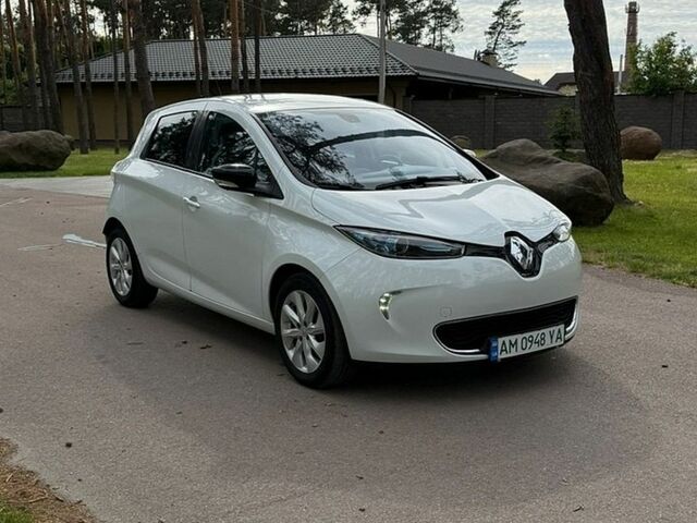 Белый Рено Зое, объемом двигателя 0 л и пробегом 93 тыс. км за 7100 $, фото 1 на Automoto.ua