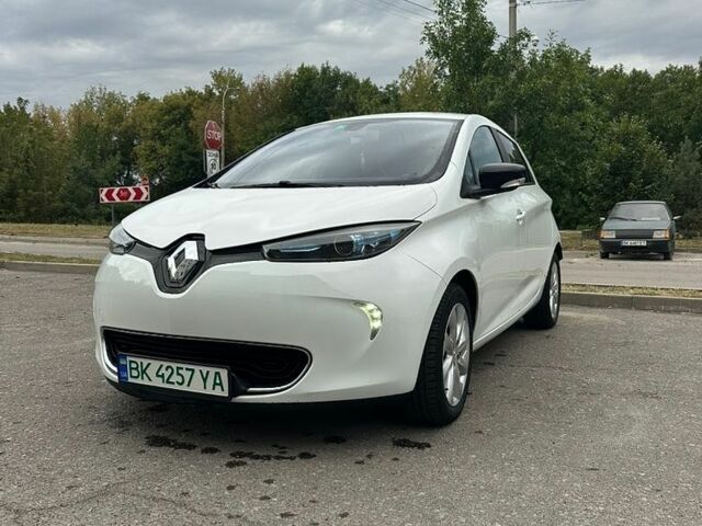 Белый Рено Зое, объемом двигателя 0 л и пробегом 111 тыс. км за 7100 $, фото 1 на Automoto.ua