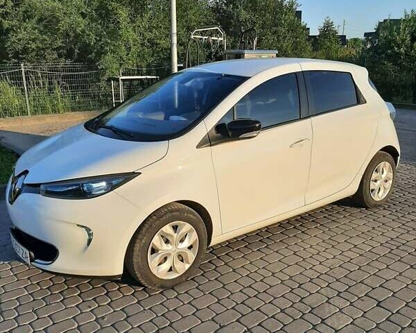 Белый Рено Зое, объемом двигателя 0 л и пробегом 177 тыс. км за 6350 $, фото 1 на Automoto.ua