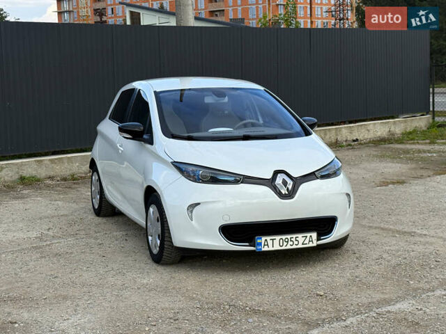 Белый Рено Зое, объемом двигателя 0 л и пробегом 54 тыс. км за 7500 $, фото 1 на Automoto.ua