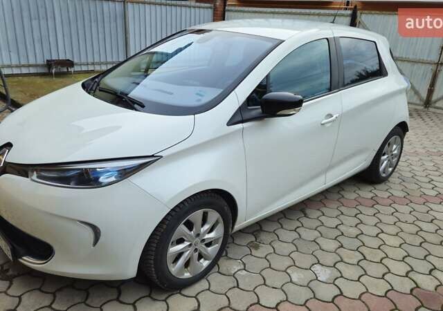 Белый Рено Зое, объемом двигателя 0 л и пробегом 98 тыс. км за 7000 $, фото 1 на Automoto.ua