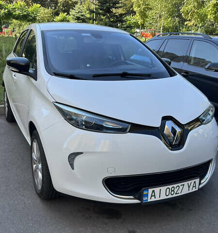 Белый Рено Зое, объемом двигателя 0 л и пробегом 140 тыс. км за 7700 $, фото 1 на Automoto.ua