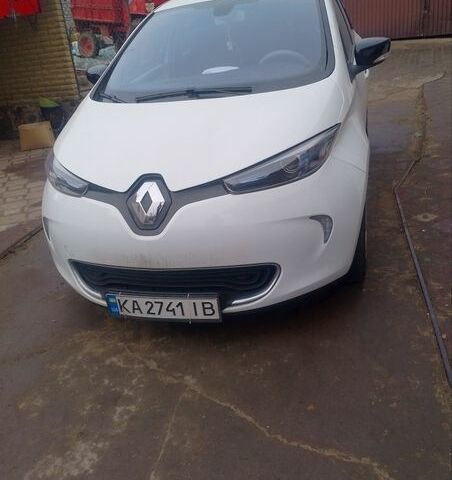 Белый Рено Зое, объемом двигателя 0 л и пробегом 137 тыс. км за 6550 $, фото 1 на Automoto.ua