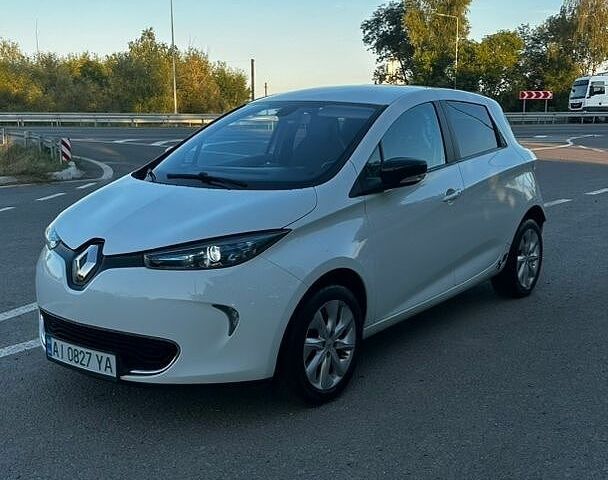Белый Рено Зое, объемом двигателя 0 л и пробегом 145 тыс. км за 7350 $, фото 1 на Automoto.ua